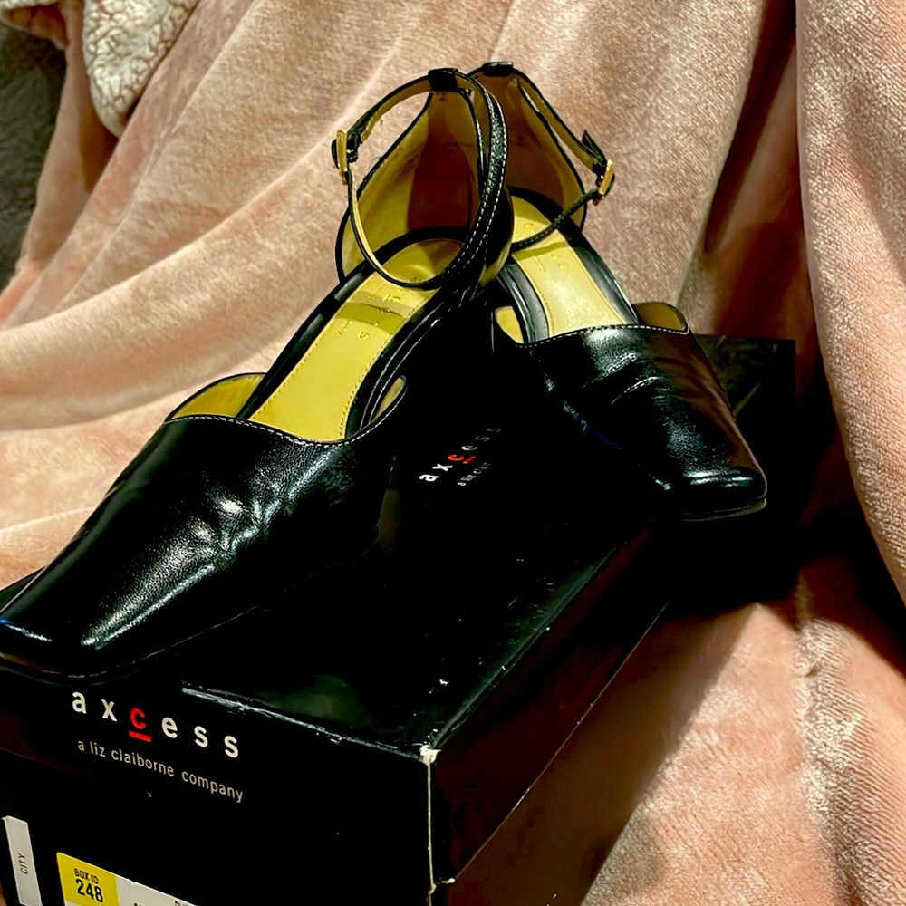 Black Pumps w/ Ankle Strap